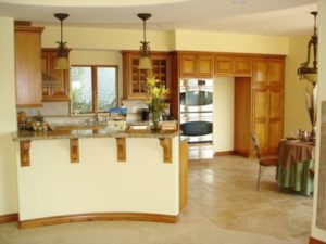 Traditional Oak Cabinetry & Granite Countertops